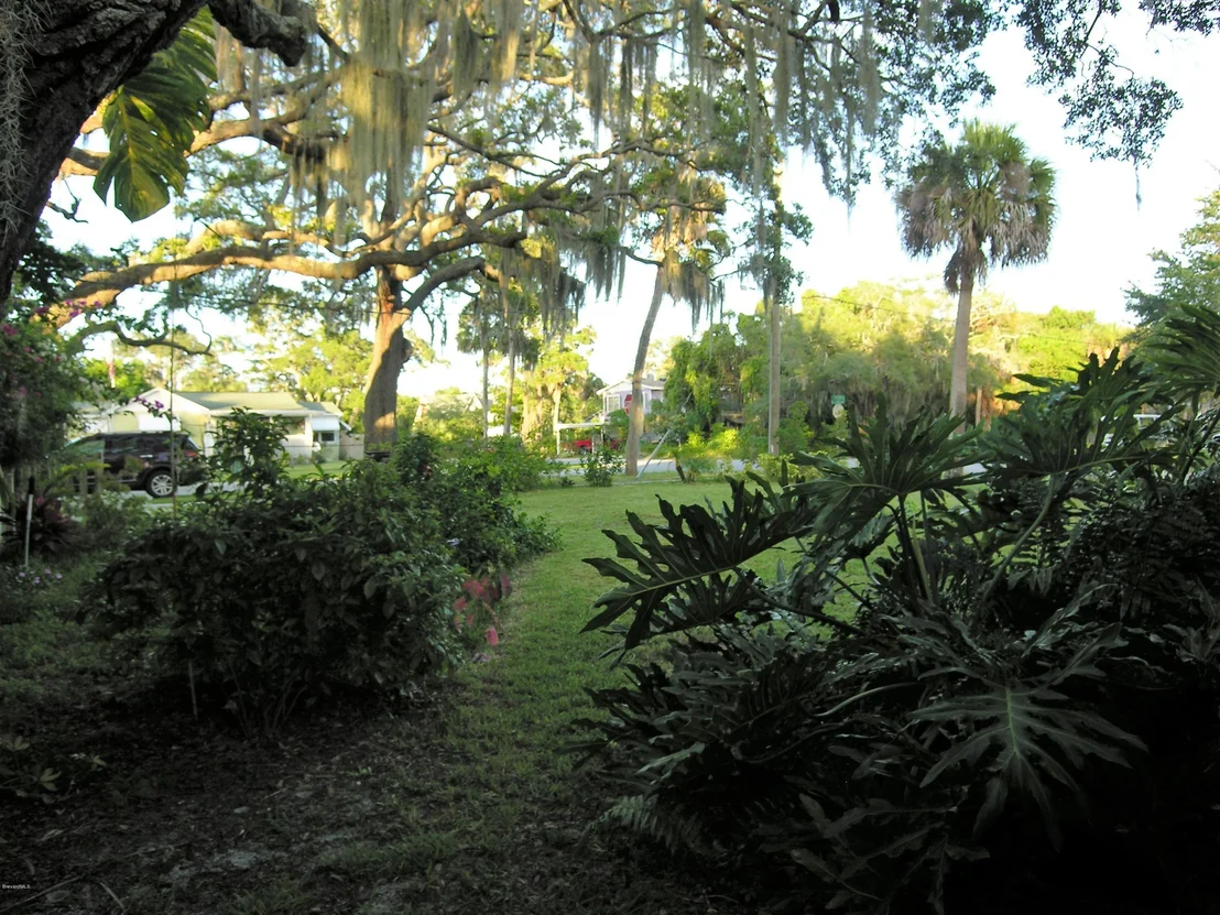 Photo of 736 Aurora Road