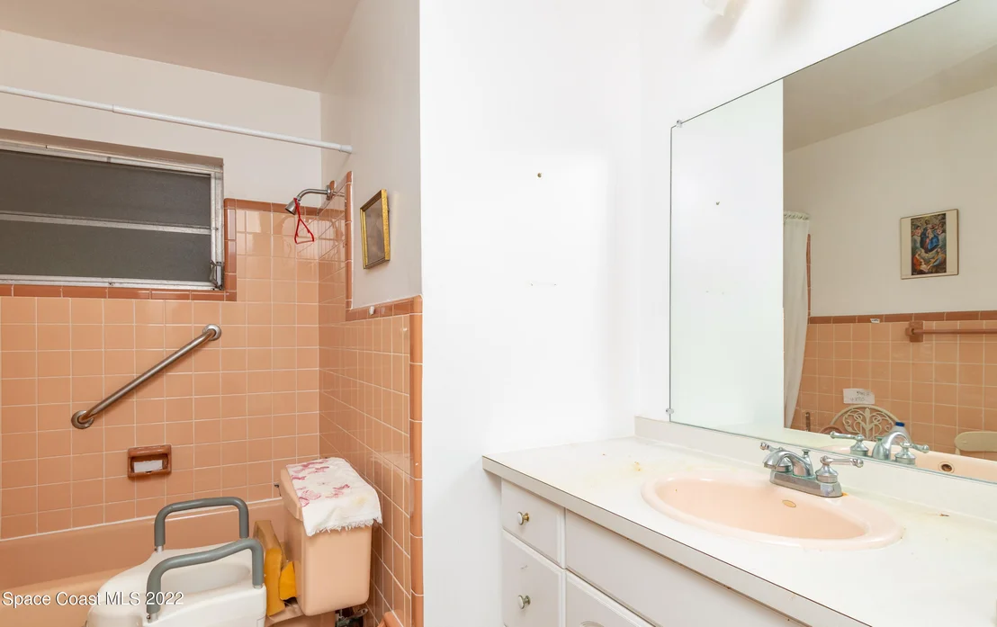 Photo of 112 Franklyn Avenue