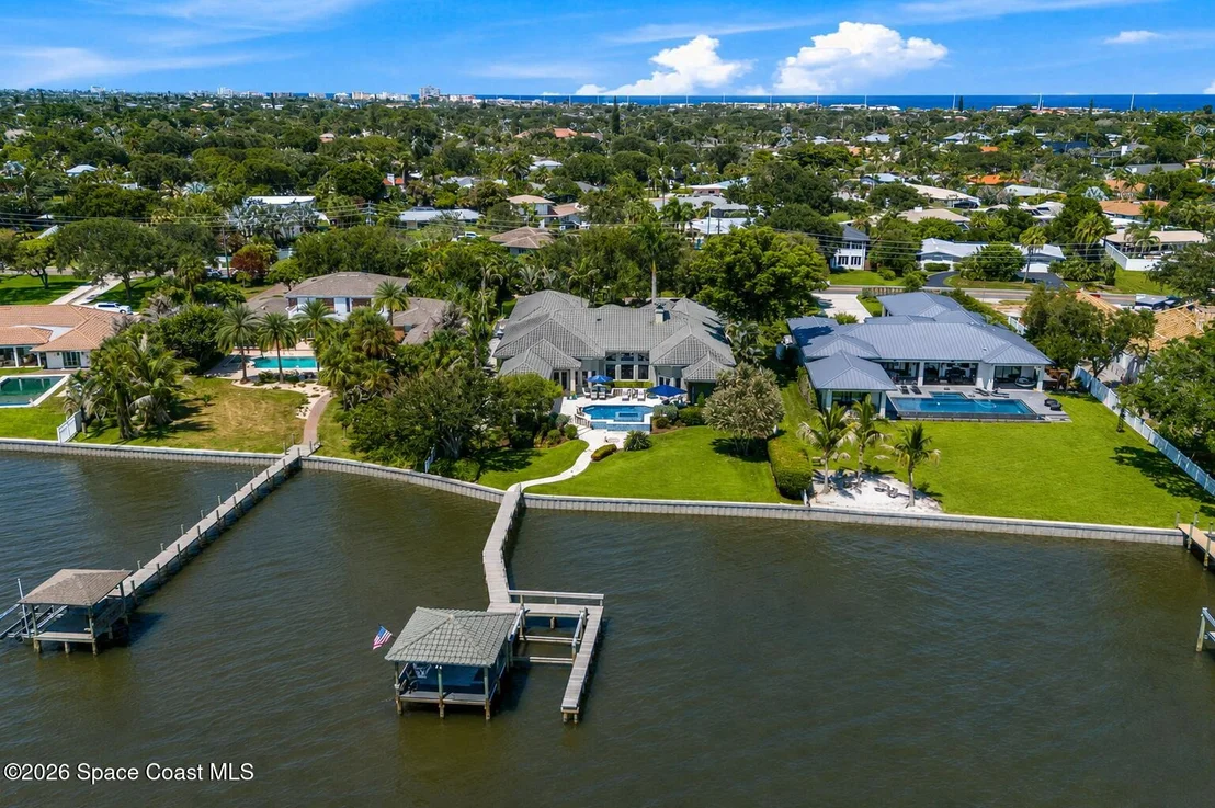 Photo of 200 Riverside Drive