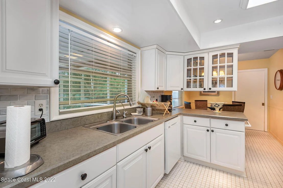 Photo of 180 White Oak Circle