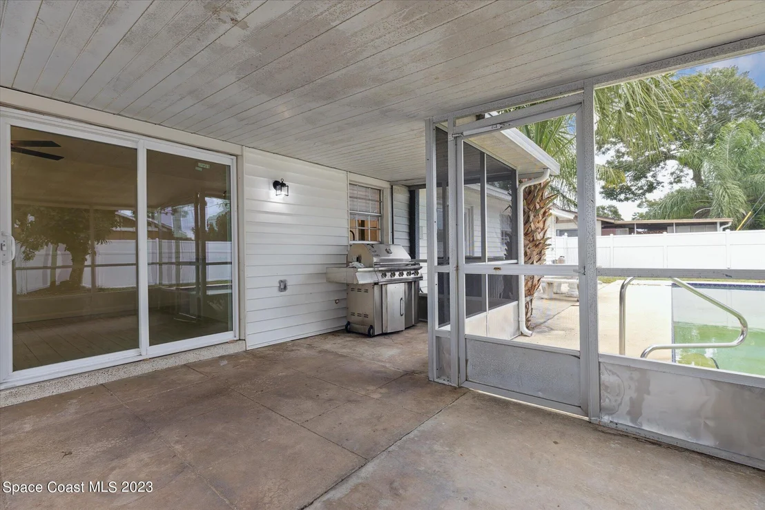 Photo of 885 Kings Post Road