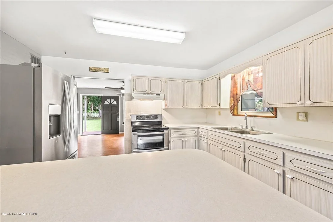 Photo of 1285 Hall Road
