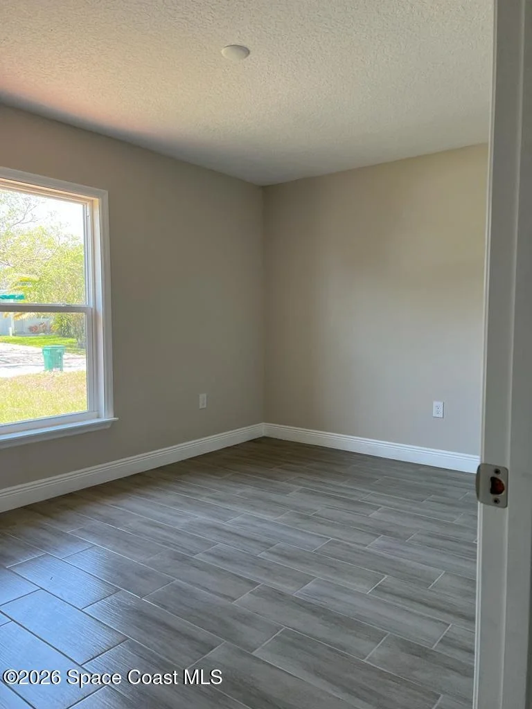 Photo of 1042 Hickory Lane