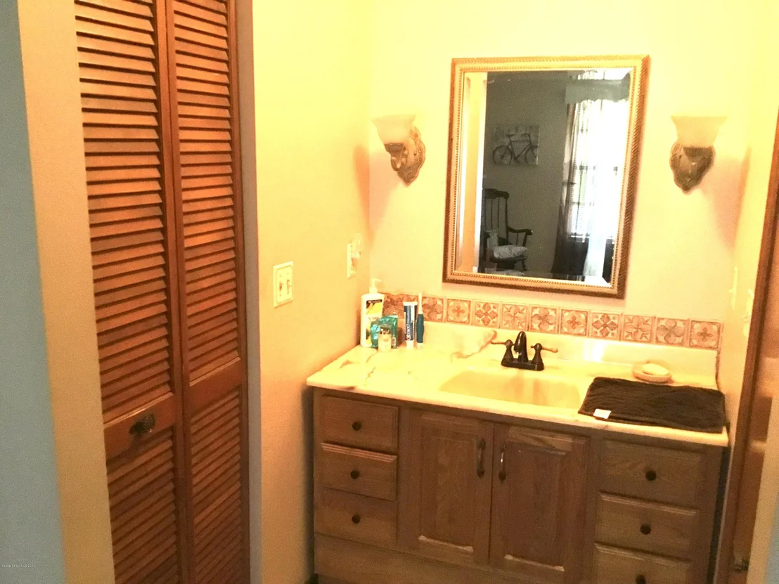 Photo of 998 Lyons Circle NW