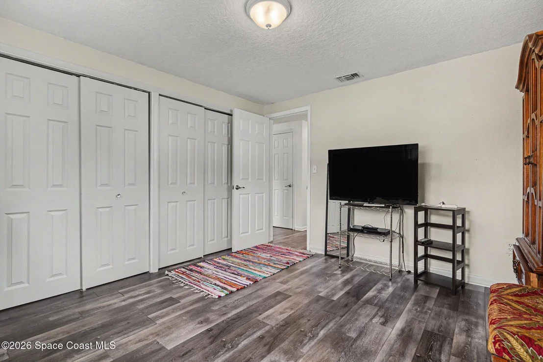 Photo of 427 Lynn Avenue