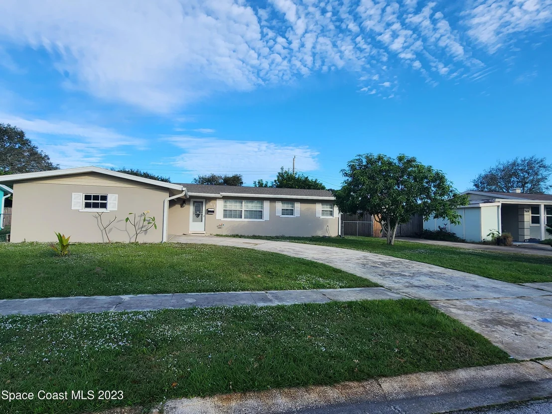 Photo of 581 Oxford Avenue