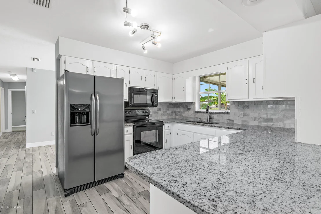 Photo of 818 Heron Road