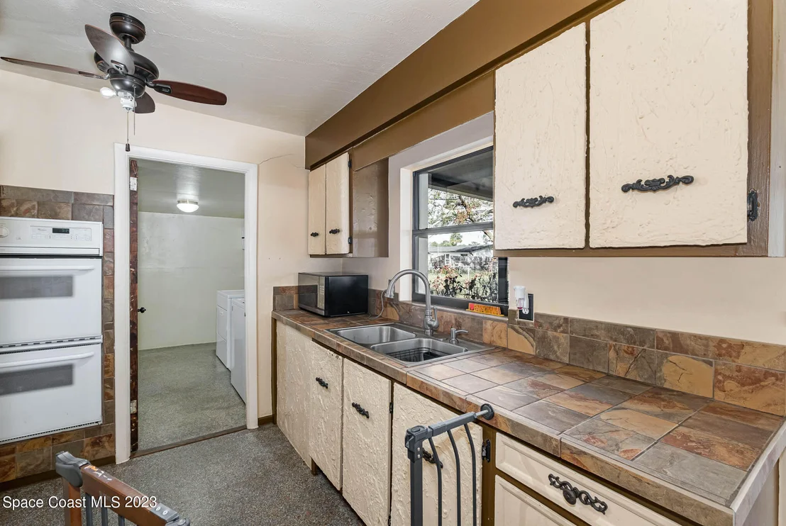 Photo of 2710 Locksley Road