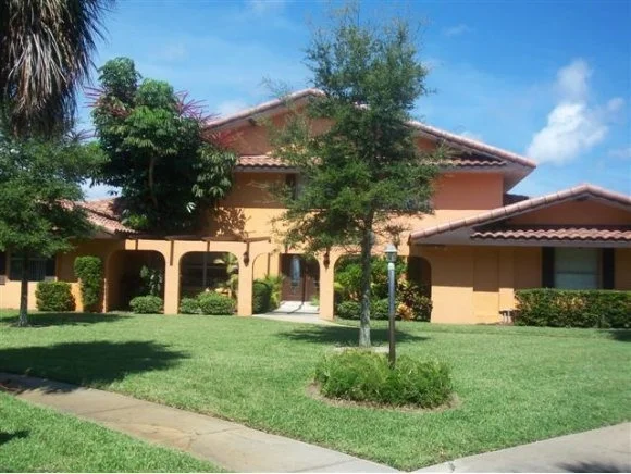 Photo of 531 West River Oaks