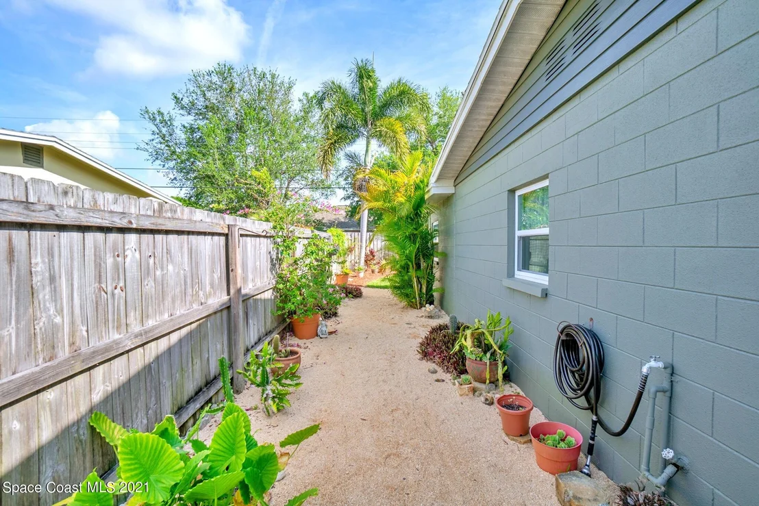 Photo of 1096 Madrid Road