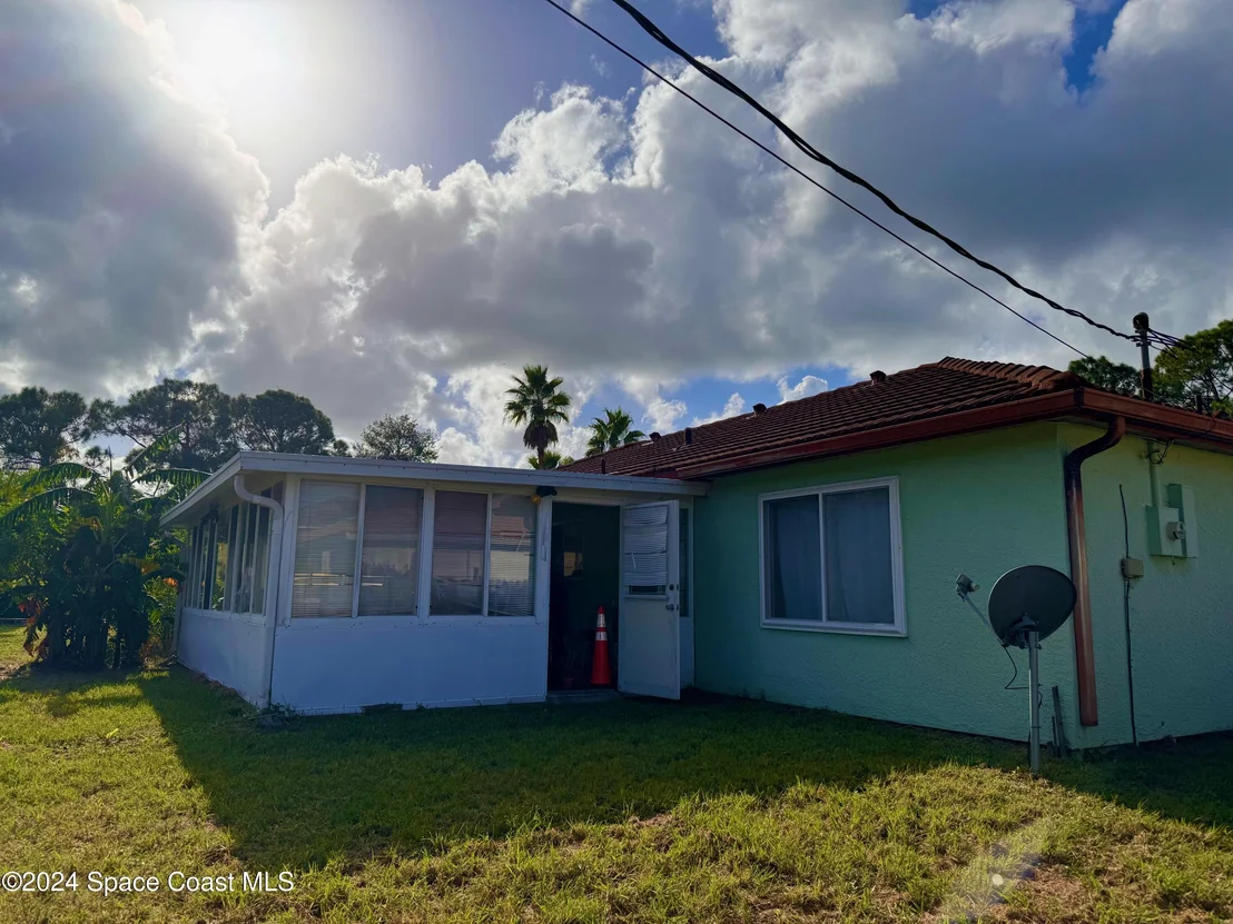 Photo of 1683 Adview Road SE