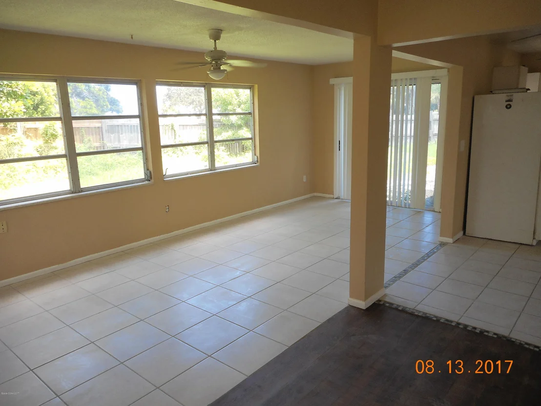 Photo of 1101 Cable Lane NE