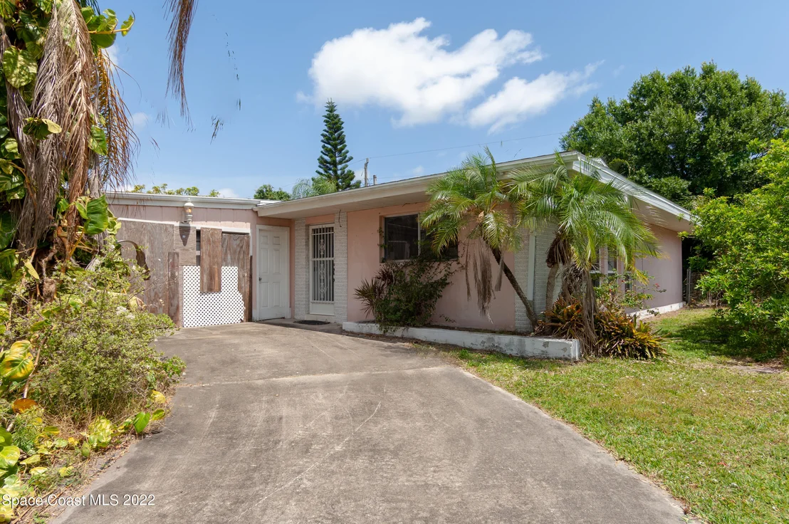 Photo of 722 Bianca Drive NE
