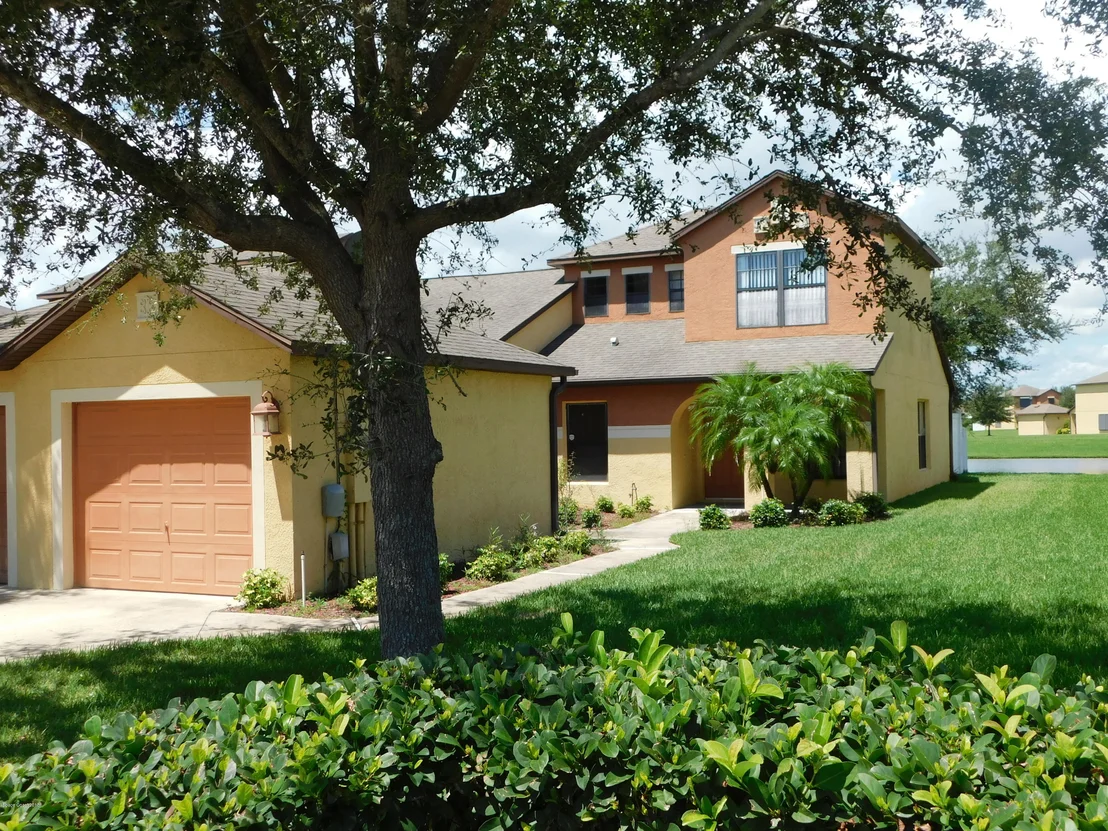 Photo of Unit 101 at 855 Luminary Circle