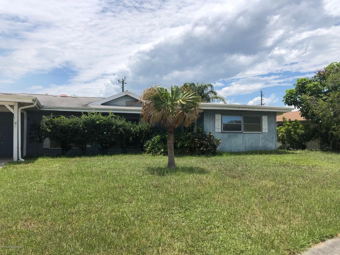Photo of 703 Bianca Drive NE