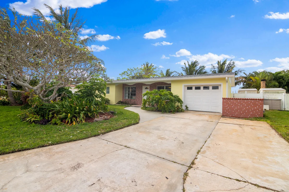 Photo of 426 Atlantis Drive