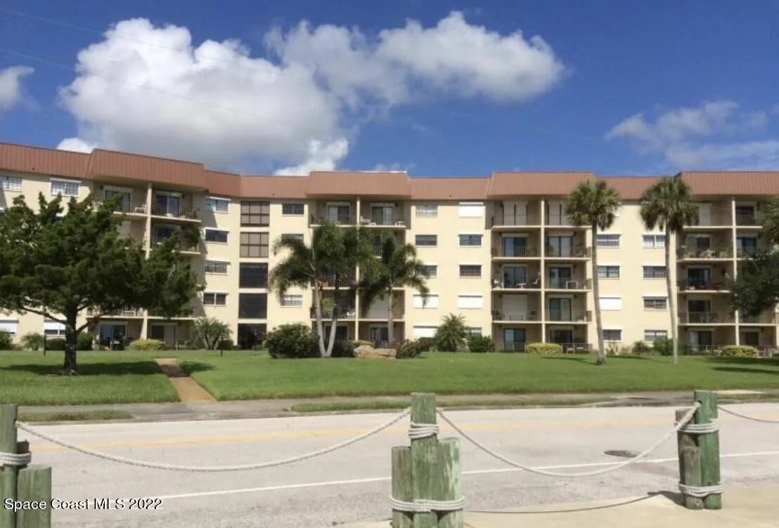 Photo of Unit 412 at 1025 Rockledge Drive