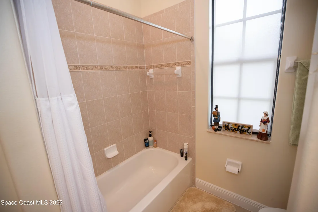 Photo of 2112 Windbrook Drive SE
