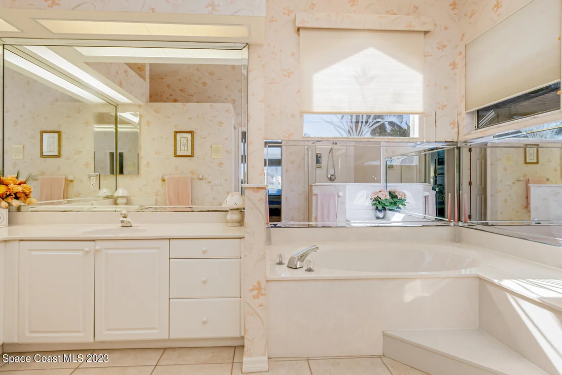 Photo of 986 Somerset Lane