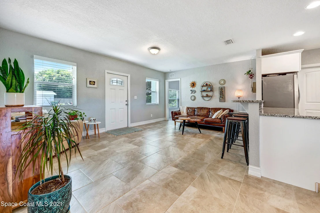Photo of 827 Glenmore Circle