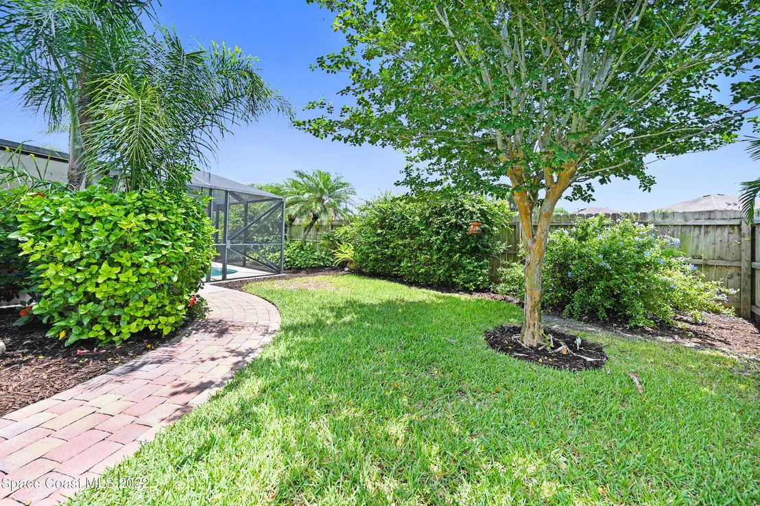 Photo of 1153 White Oak Circle