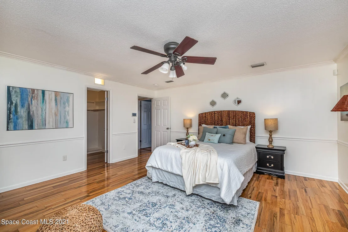 Photo of 201 S Riverside Drive