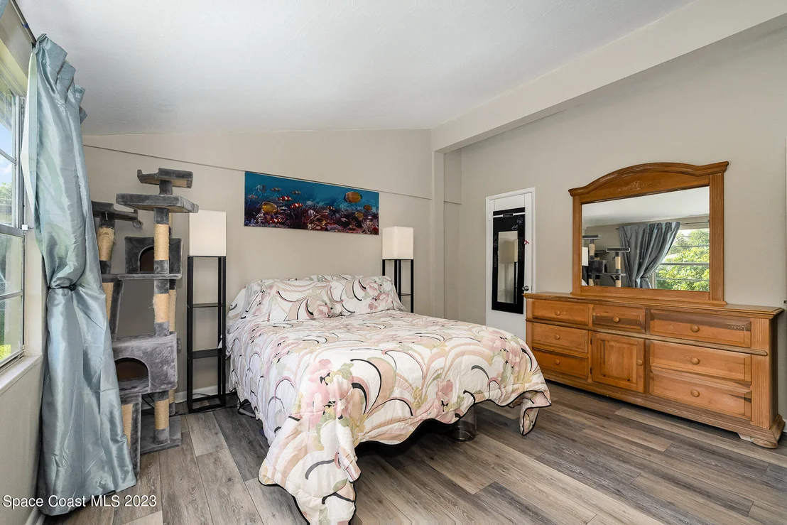Photo of 705 Angle Street NE
