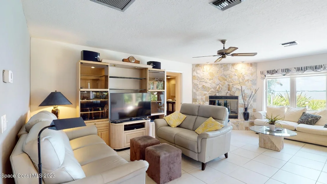 Photo of 421 Riverview Lane