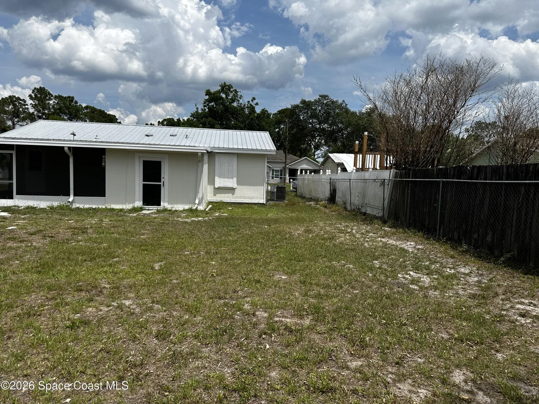 Photo of 6074 Aires Avenue