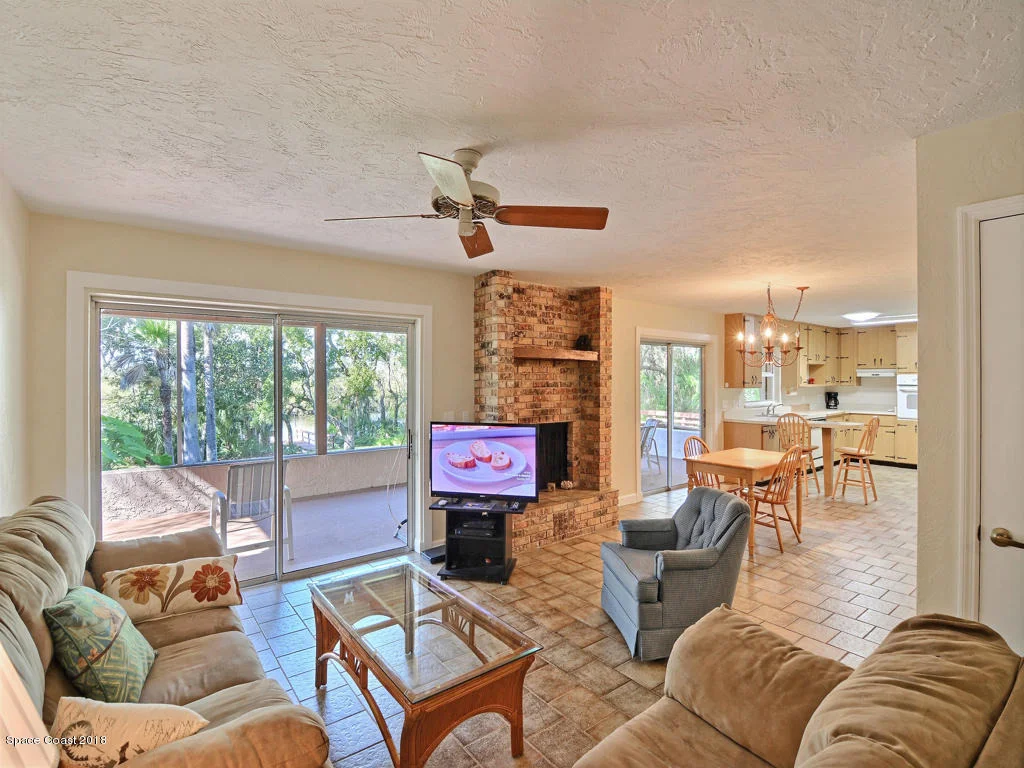 Photo of 11625 Roseland Road