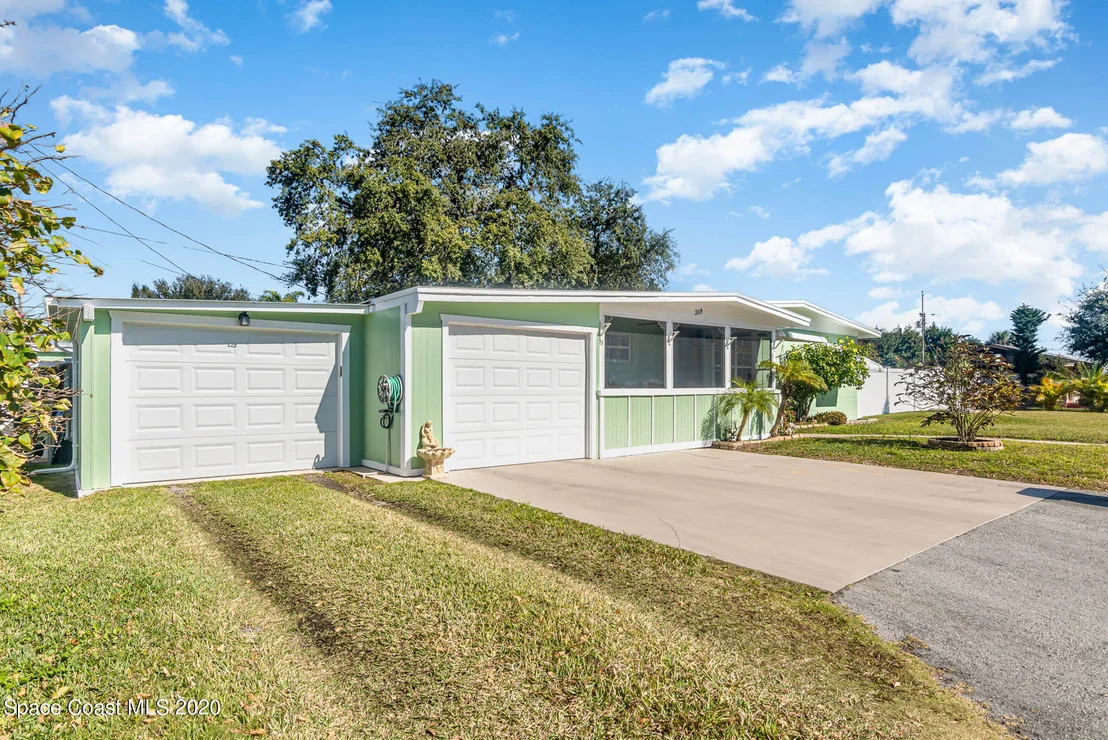 Photo of 309 Live Oak Lane