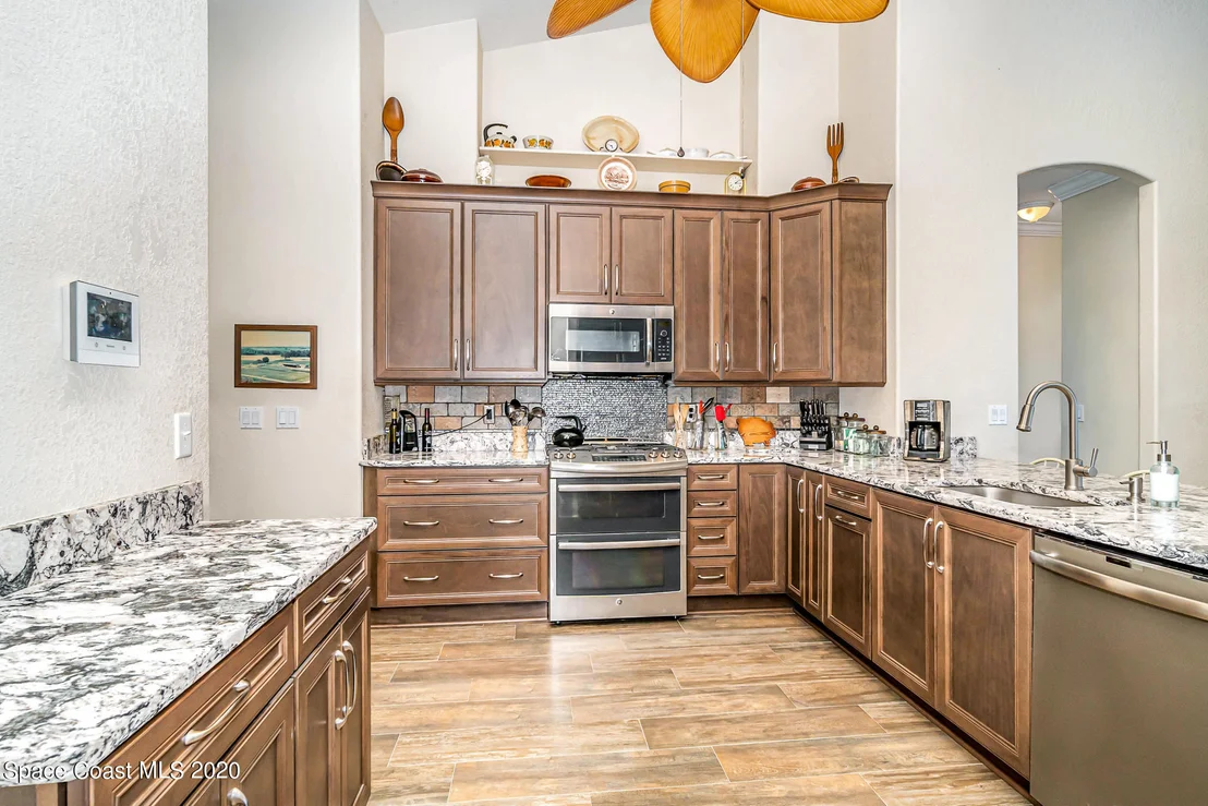 Photo of 4333 Long Lake Road