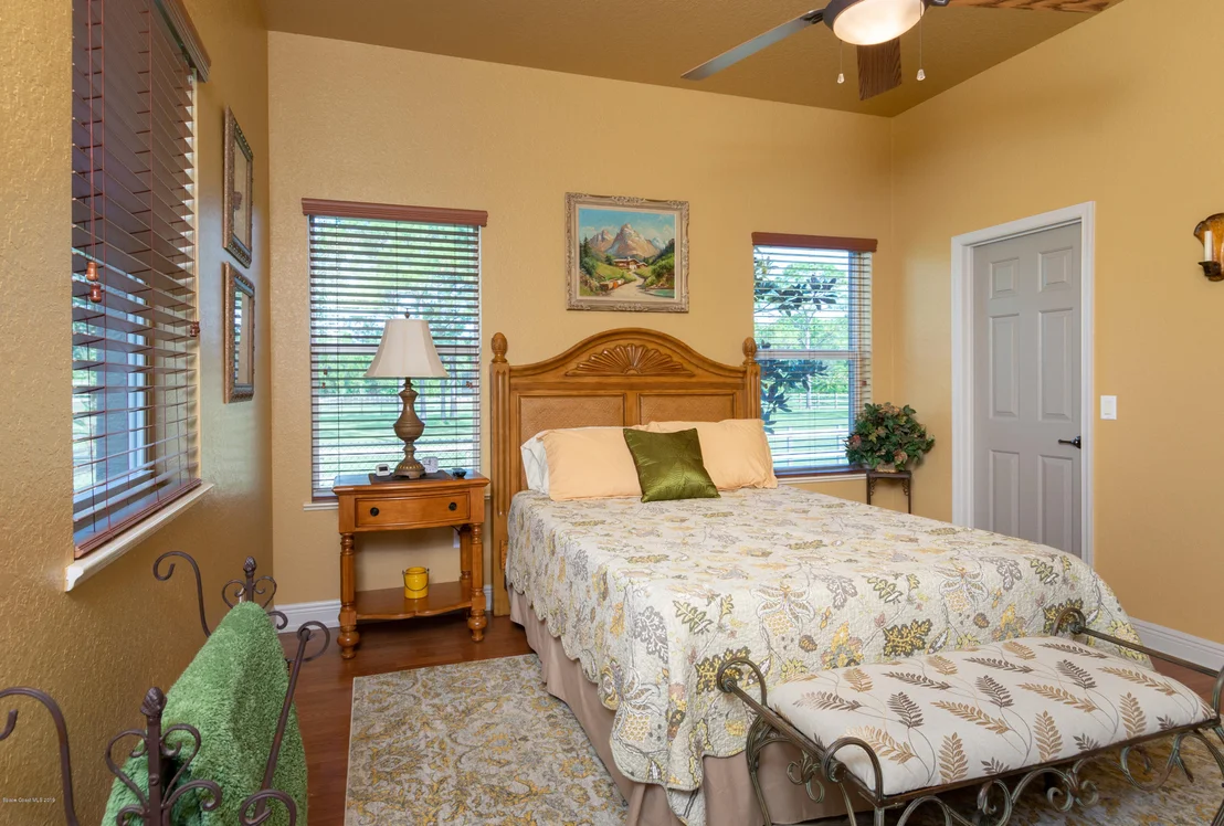 Photo of 6940 Hacienda Drive