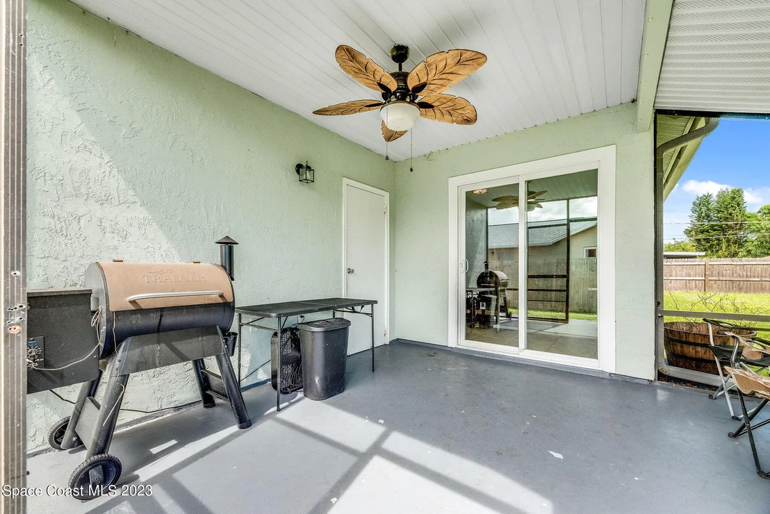 Photo of 791 Arundo Avenue NE