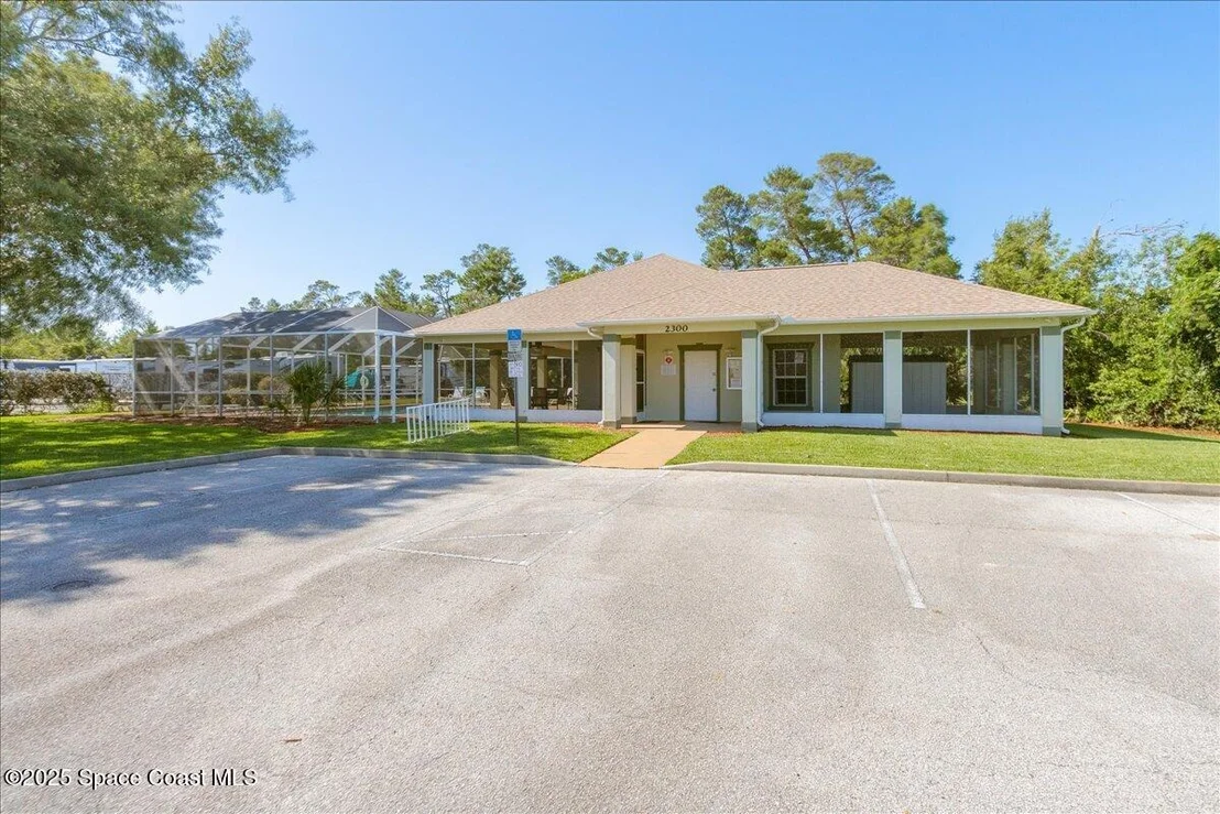 Photo of 1007 Pine Creek Circle NE