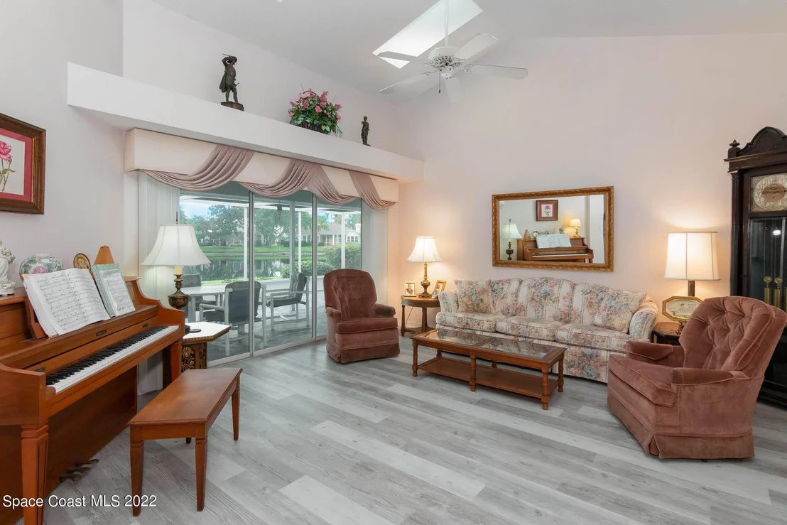 Photo of 1050 Fieldstone Drive