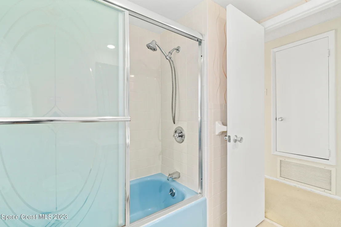 Photo of 909 Kings Post Road