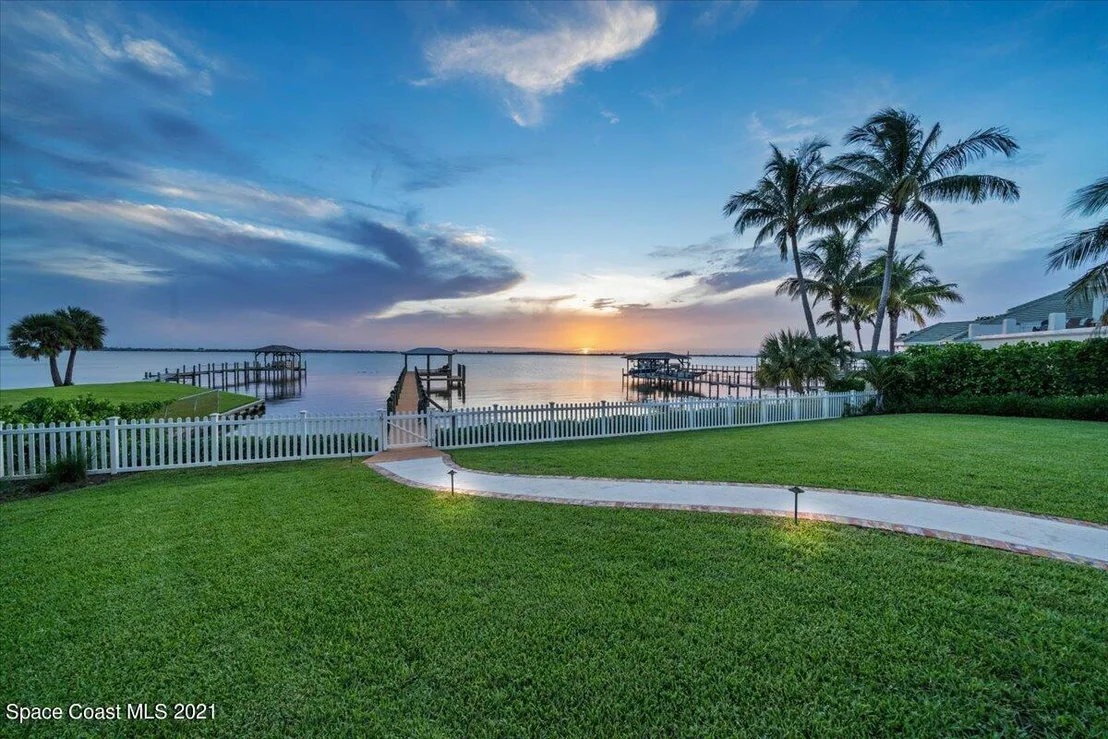 Photo of 2780 N Riverside Drive