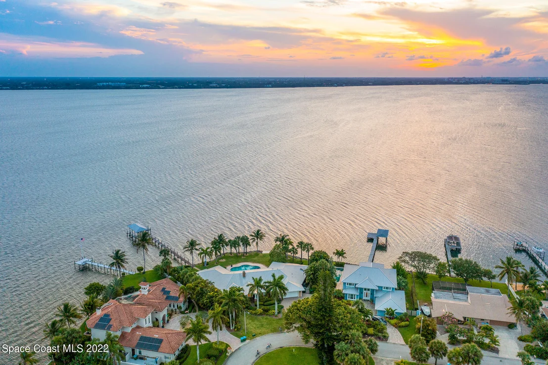 Photo of 437 River View Lane