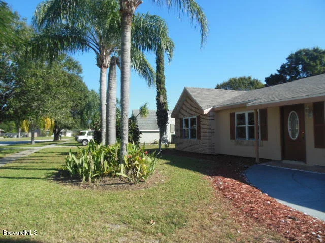 Photo of 1401 NE Mariposa Drive