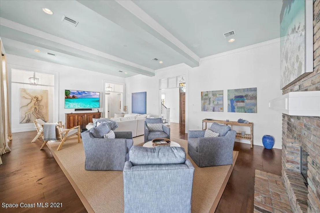 Photo of 2780 N Riverside Drive