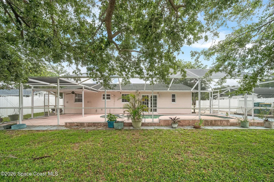 Photo of 586 Louvre Drive