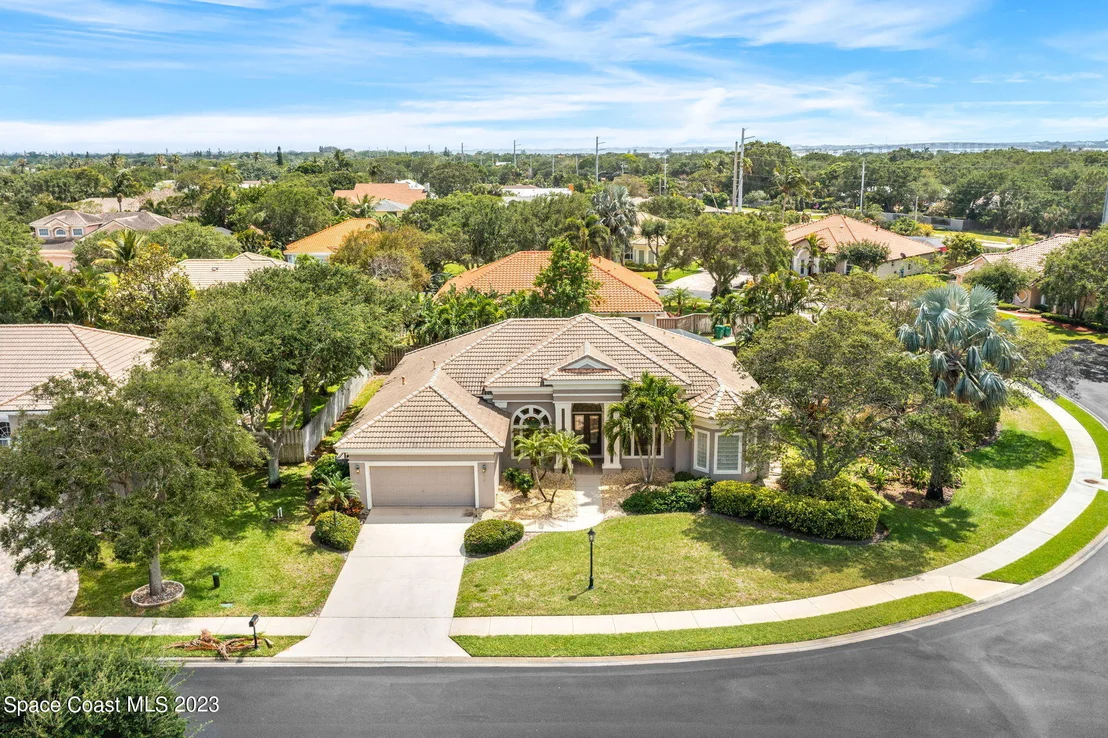 Photo of 423 Flanders Drive