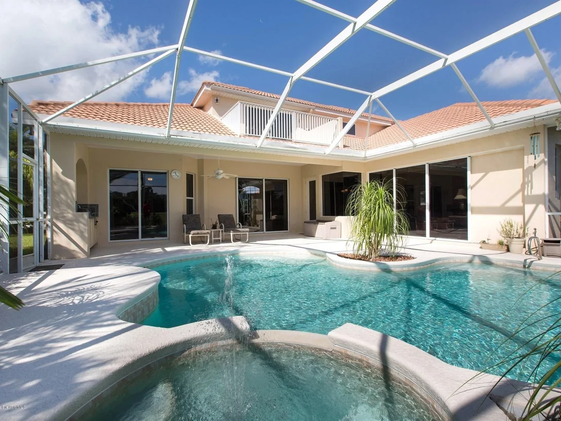 Photo of 965 Chatsworth Drive
