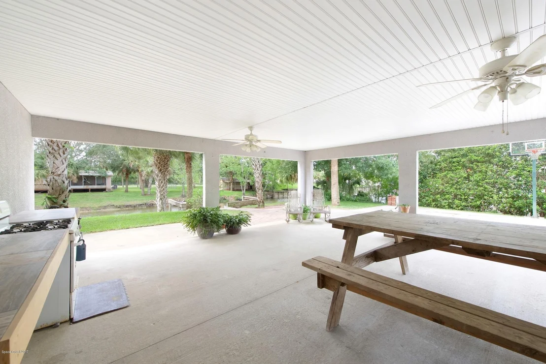 Photo of 4955 Evinrude Road