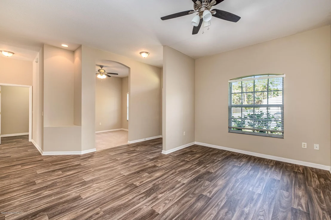 Photo of 1744 Hydrangea Road NW