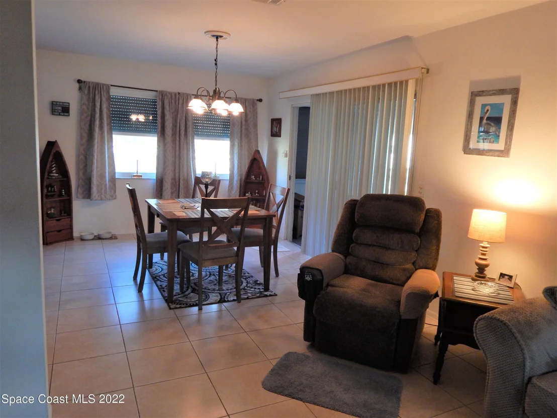 Photo of 1638 Riviera Drive NE