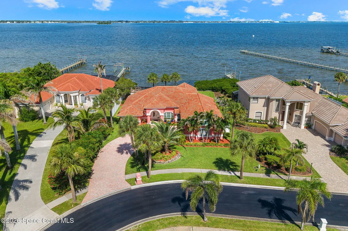 Photo of 327 Island Drive