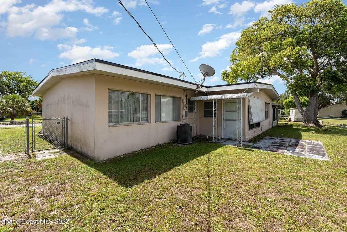 Photo of 1024 Daytona Drive NE