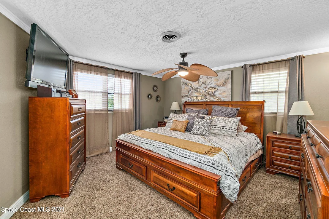 Photo of 1046 Pinetree Drive